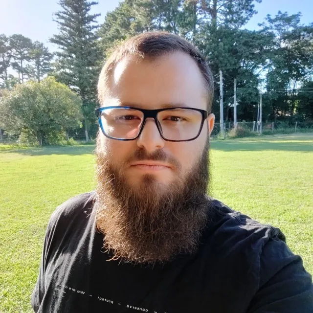 Retrato de Arthur, CEO da Evoris Labs